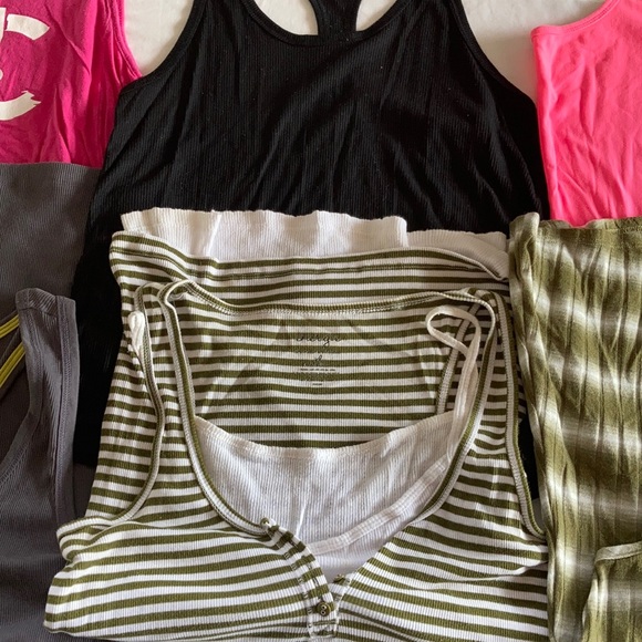 Tops - Picture 5 of 8